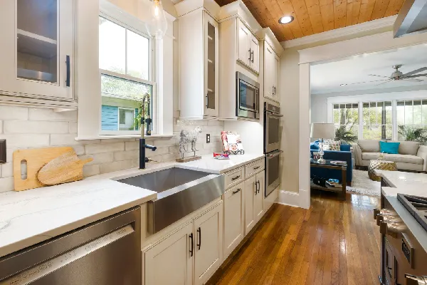 Cabinet Refacing & Refinishing